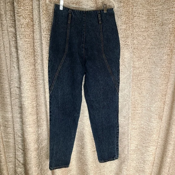 Vintage High Rise Jeans with Tapered Legs and Relaxed Fit - Picture 4 of 9